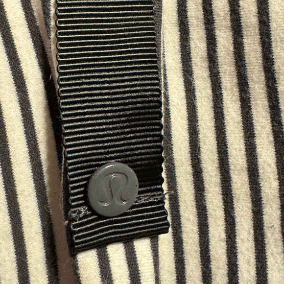 Lululemon Vinyasa Snap Infinity Scarf - Picture 7 of 8